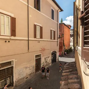 Apartment Vicolo Del Cinque Trastevere, Rome