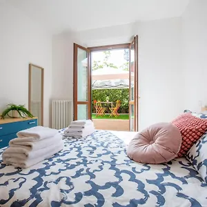 - Lakeside Bliss Apartment Mandello del Lario